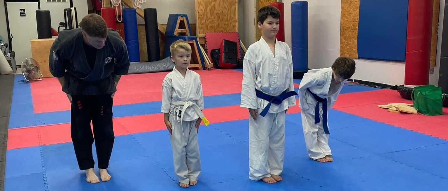 A blurry picture of a bunch of colorful lights on a dark background.