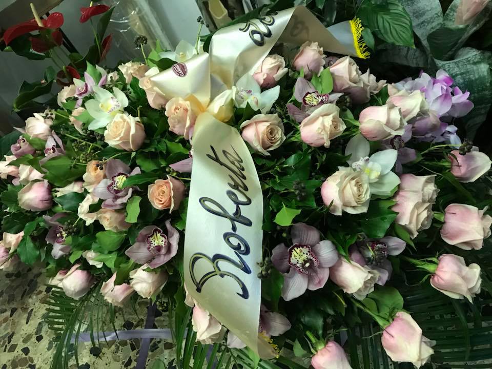 Composizioni floreali: Servizi al defunto Gariglio a Torino