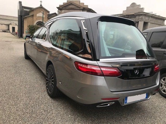 Auto disponibili per servizi funebri Gariglio a Torino