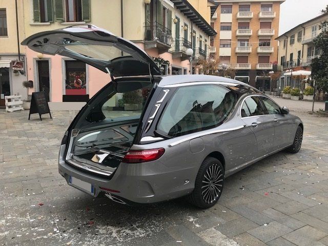 Auto disponibili per servizi funebri Gariglio a Torino