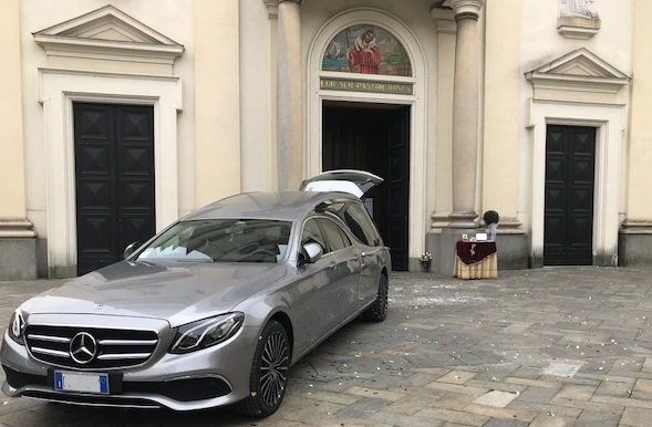 Auto disponibili per servizi funebri Gariglio a Torino