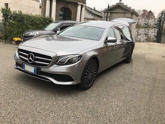 Auto disponibili per servizi funebri Gariglio a Torino