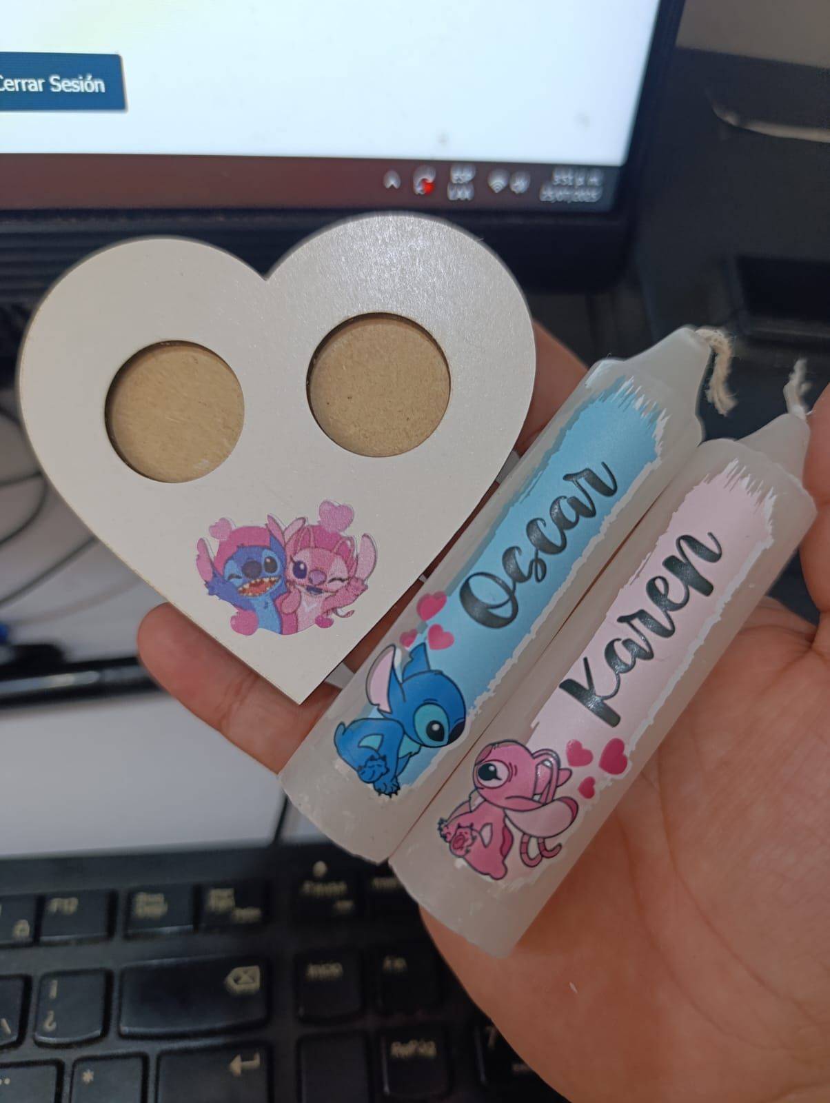 Marco en forma de corazón y velas con Stitch y Angel de Disney, nombres