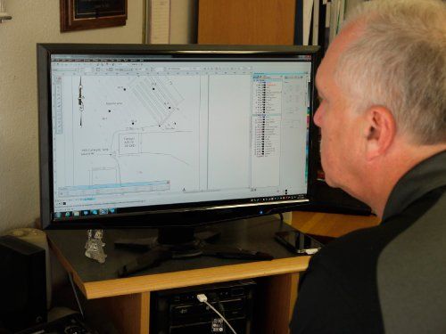 Photo of Dick Gudmunson using a computer