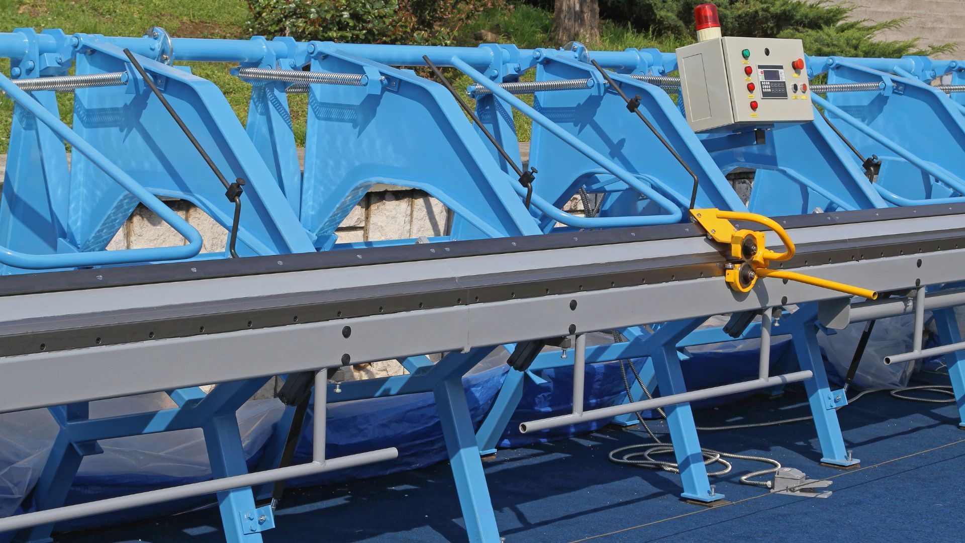 A blue and gray machine with a yellow rope attached to it