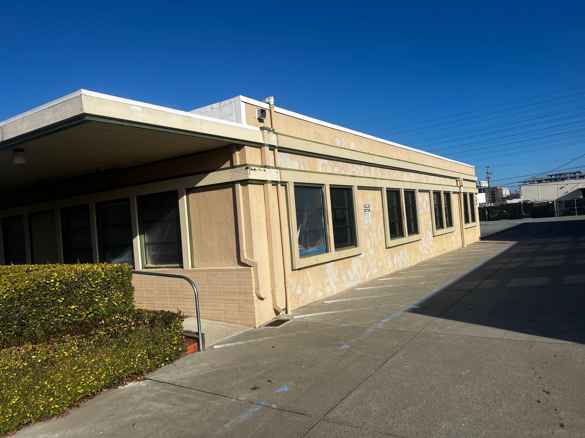 A building with a lot of windows and a blue sky in the background