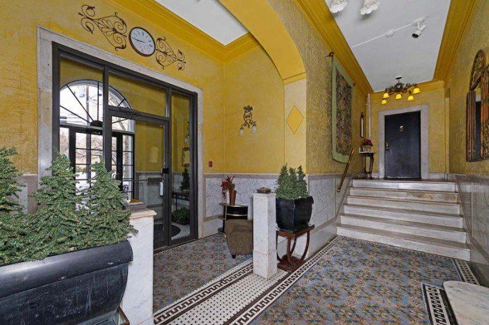 Venice Court Ridgefield Park Lobby