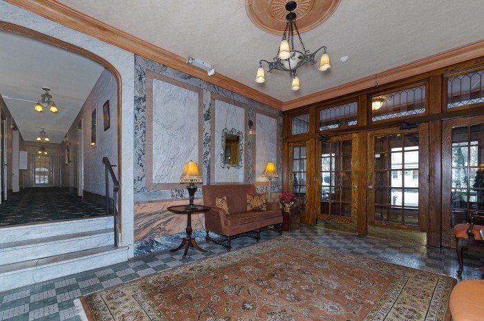 Arlington Arms Hawthorne Lobby