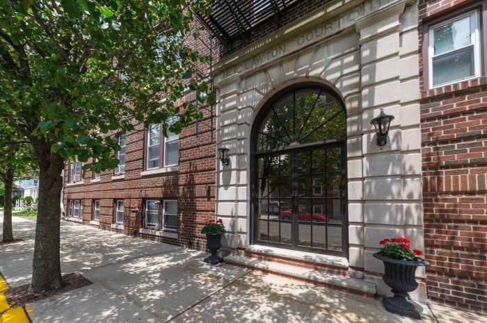 Lawton Court Cliffside Park Exterior