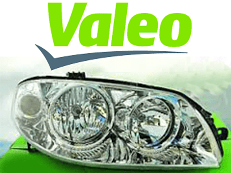 fanale auto con lampadine Valeo