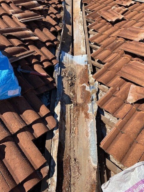 Valley Replacement Before — Leonard Gray Roof Tiling In Goonellabah, NSW