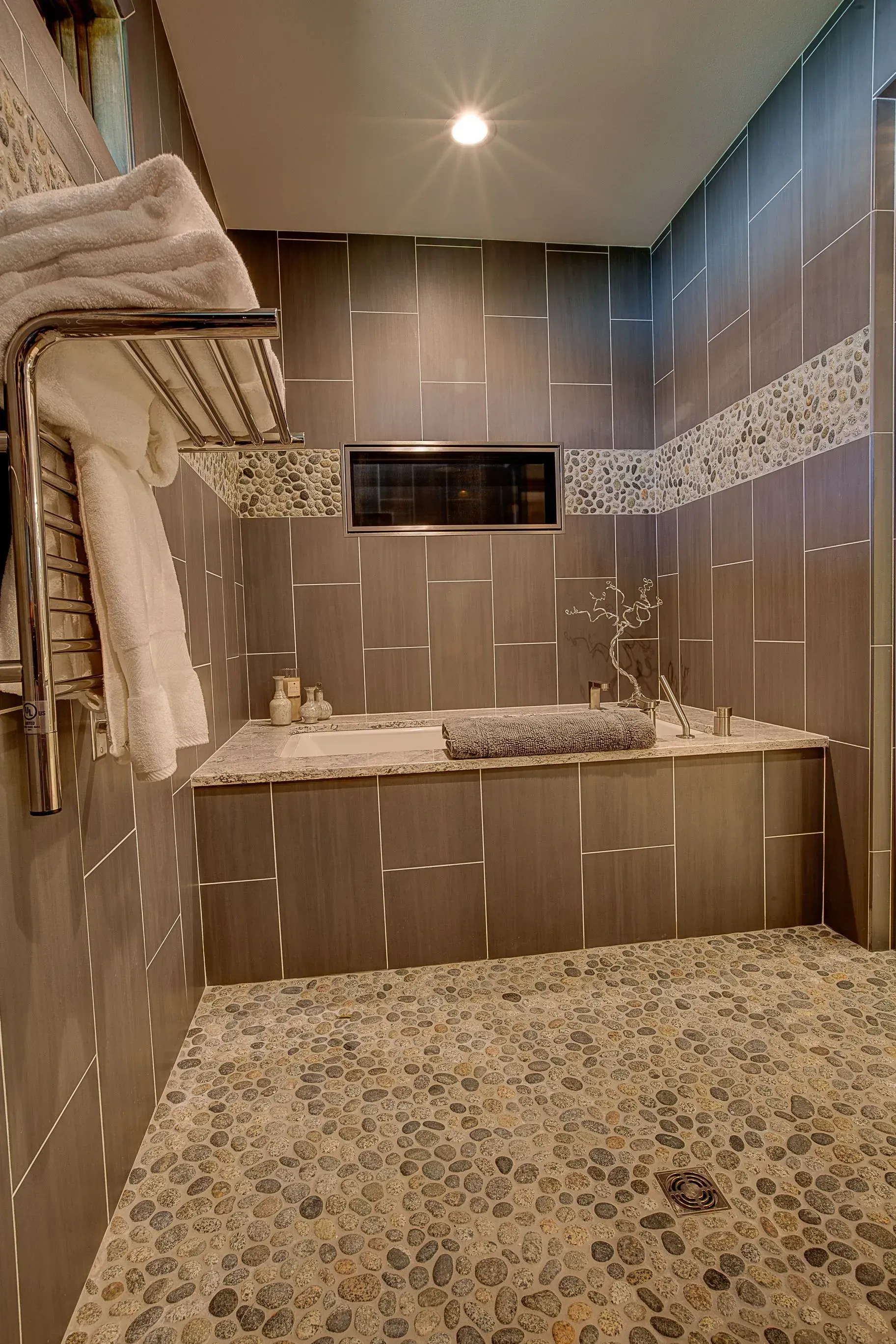 A bathroom with a bathtub and a towel rack.