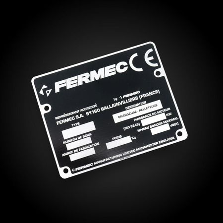 Placas de Marcación de equipos en acero inoxidable. Grabadas bajo relieve