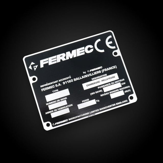 Placas de Marcación de equipos en acero inoxidable. Grabadas bajo relieve