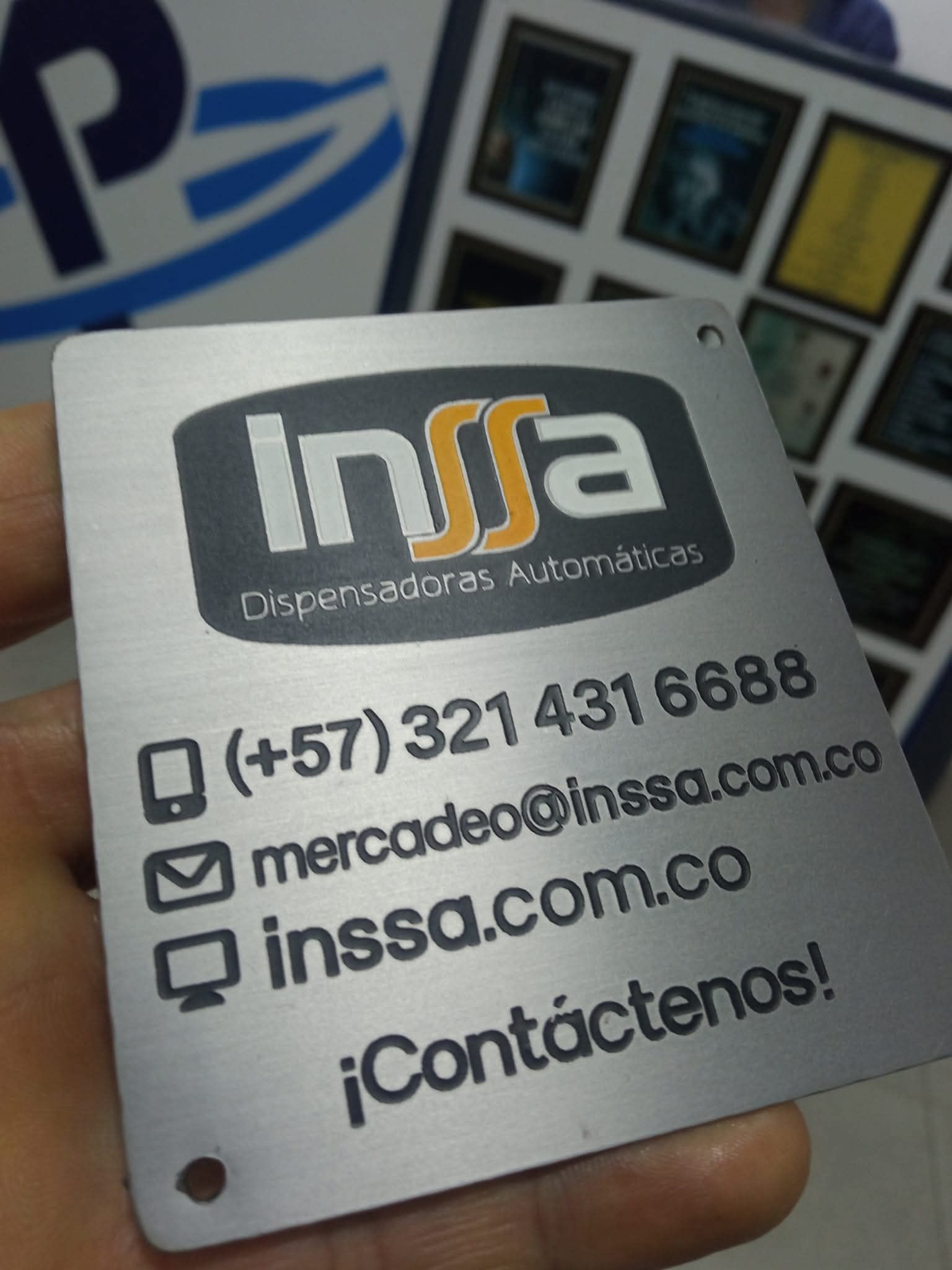 Placas en acero inoxidable grabada bajo relieve