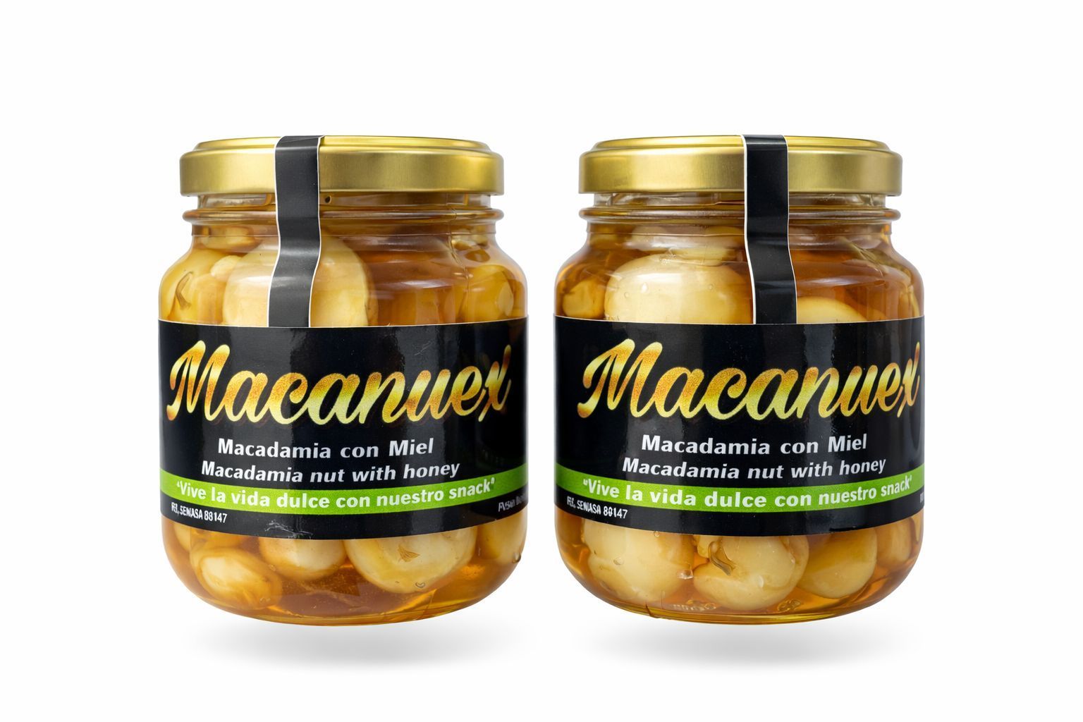 Dos frascos de vidrio de nueces de macadamia en miel de la marca Macanuez
