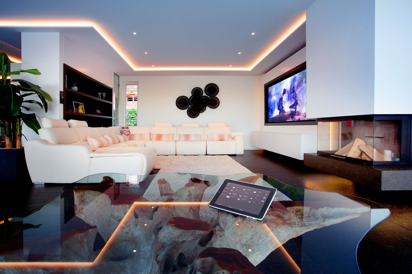 Modernes Wohnzimmer mit Hausnotrufsystem