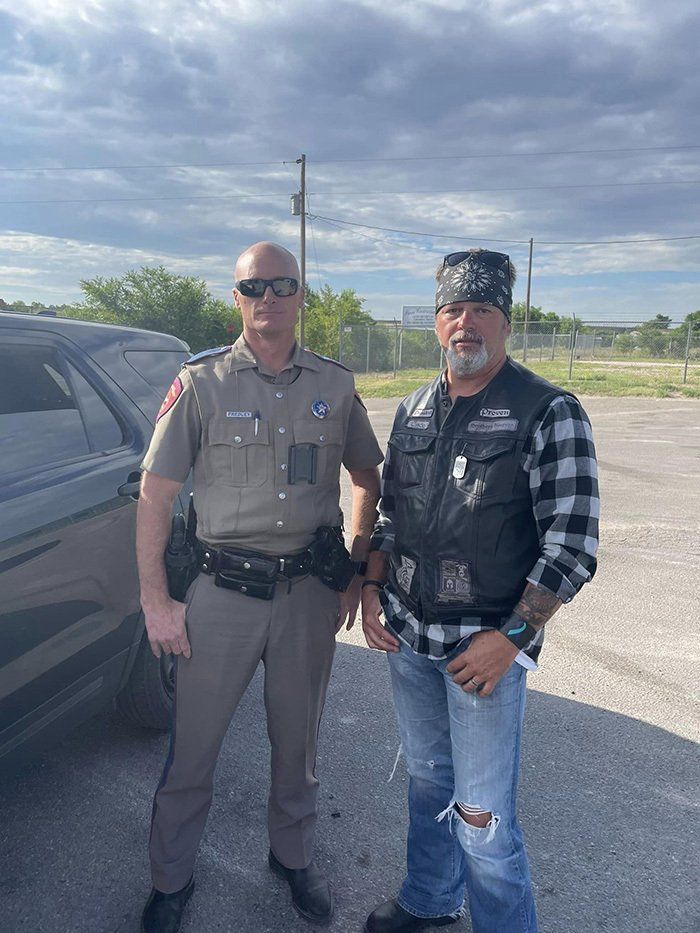 photo with state trooper