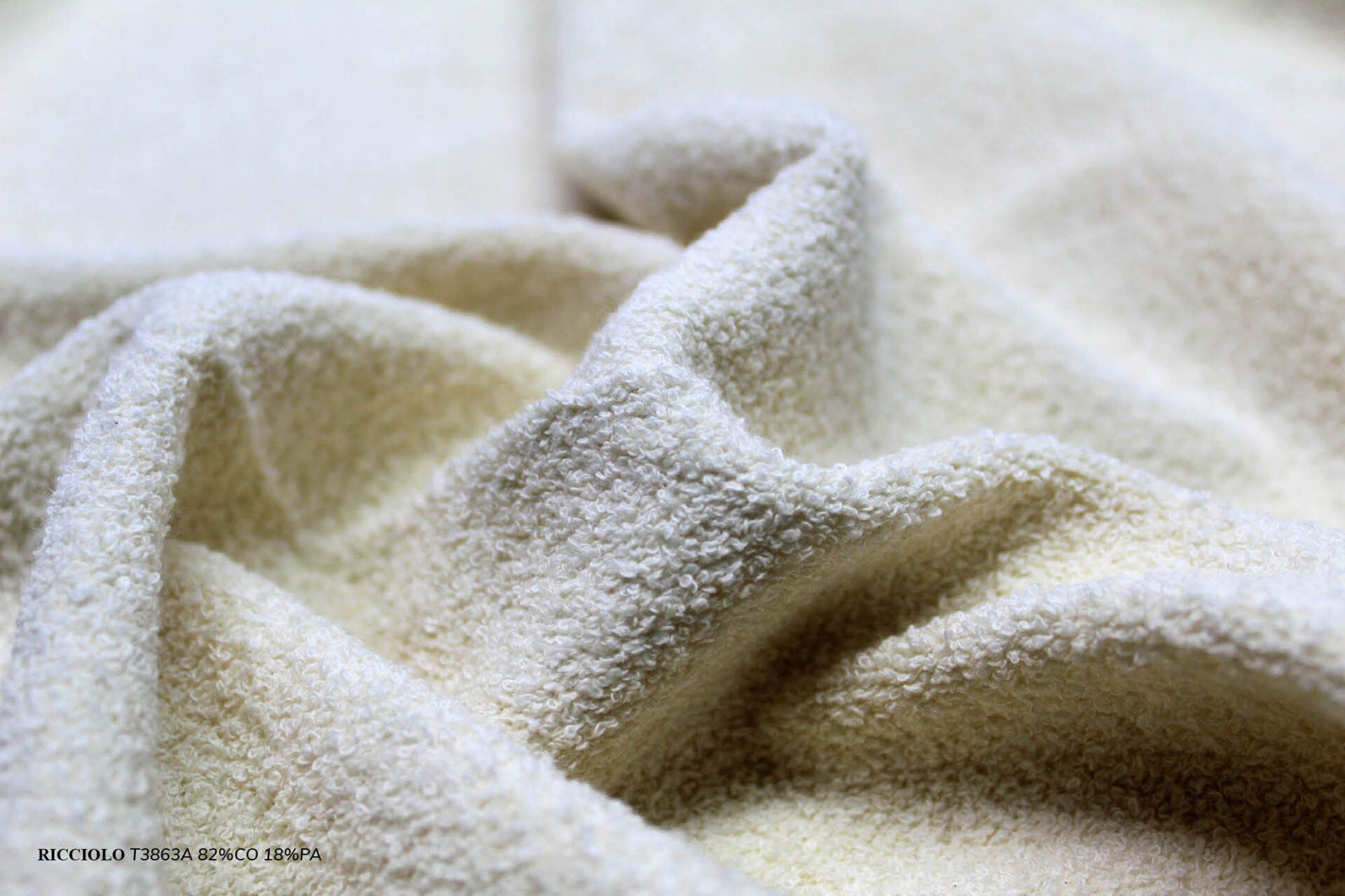 tessuto in jersey interessante lavorazione per capospalla moderno