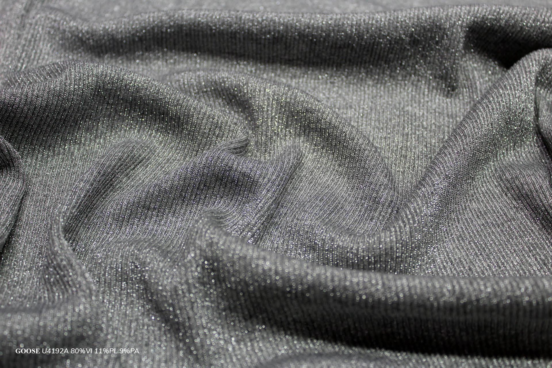 maglia lavorazione costa con inserimento di filato lucenteaspetto vintage Courmayeur