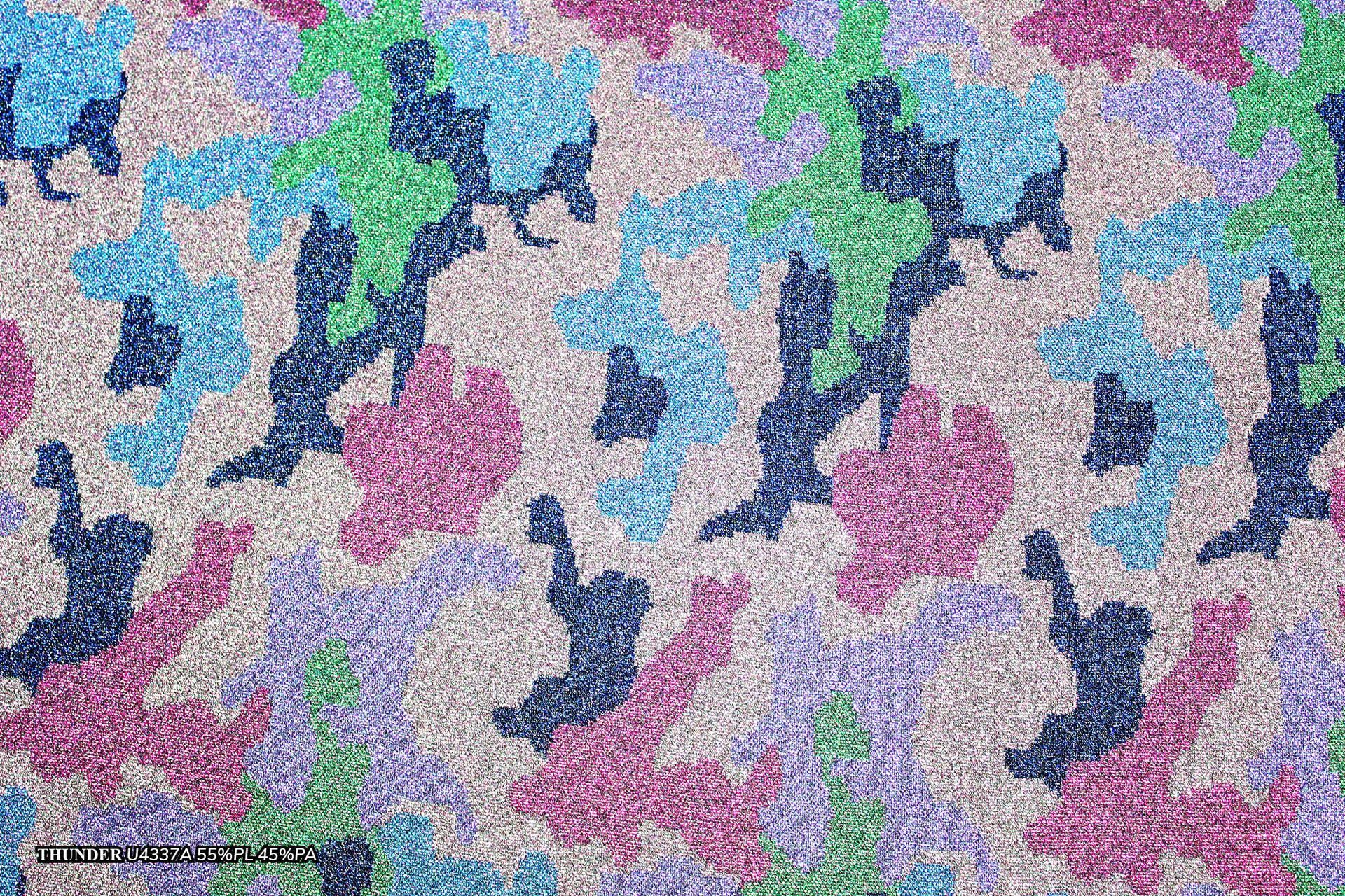 tessuto in jersey disegno astratto jaquard con filo lamè come nuvole illuminate dal sole