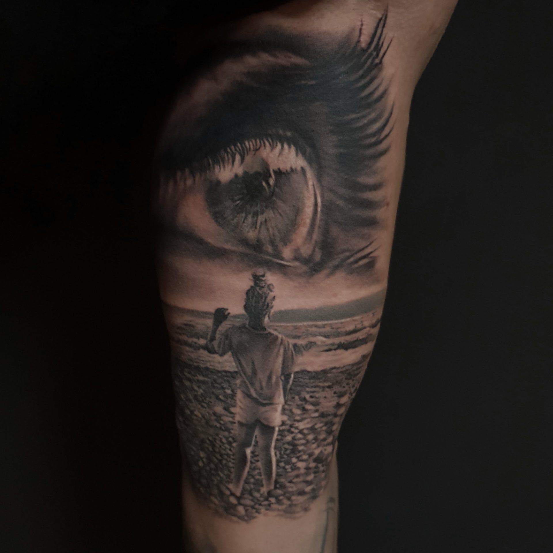 Mädchen am Strand Tattoo, Black and Grey, Augen Tattoo, lonely Tattoo,