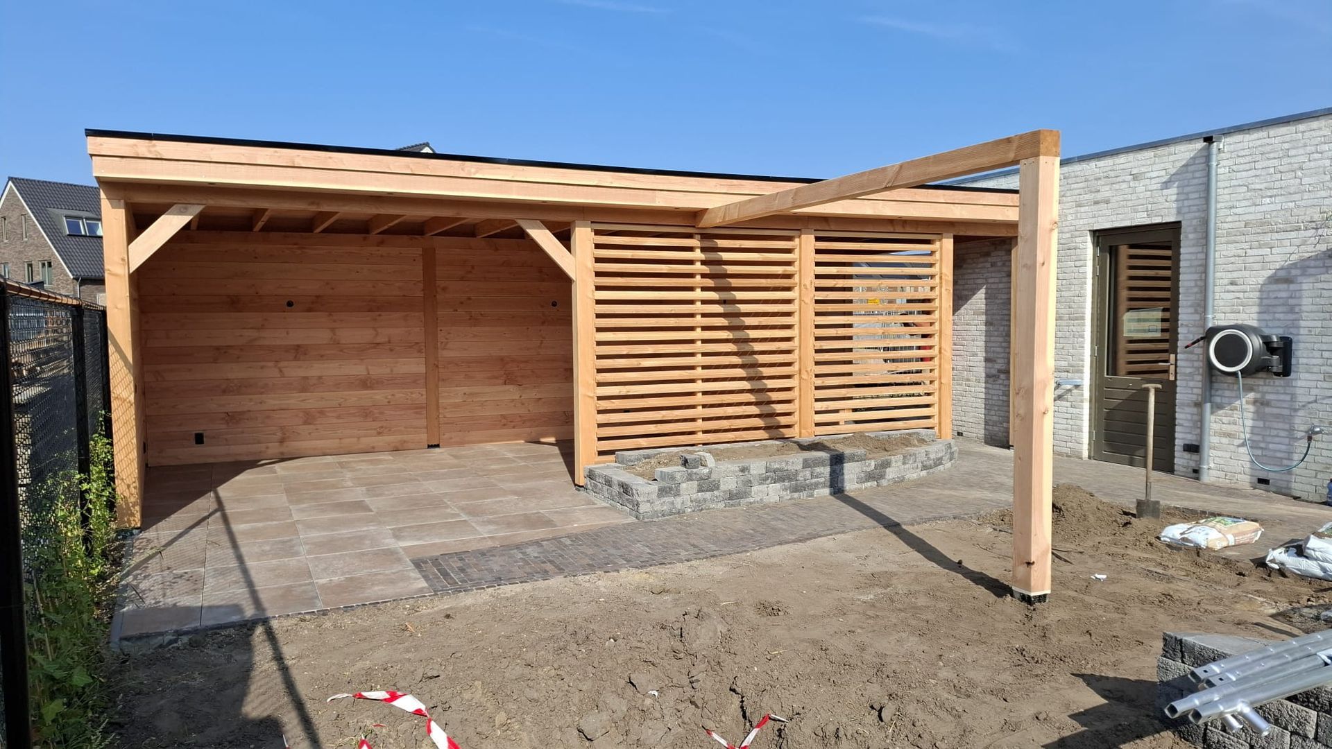 overkapping met louvrepaneel in Veghel | Smans Houtbouw