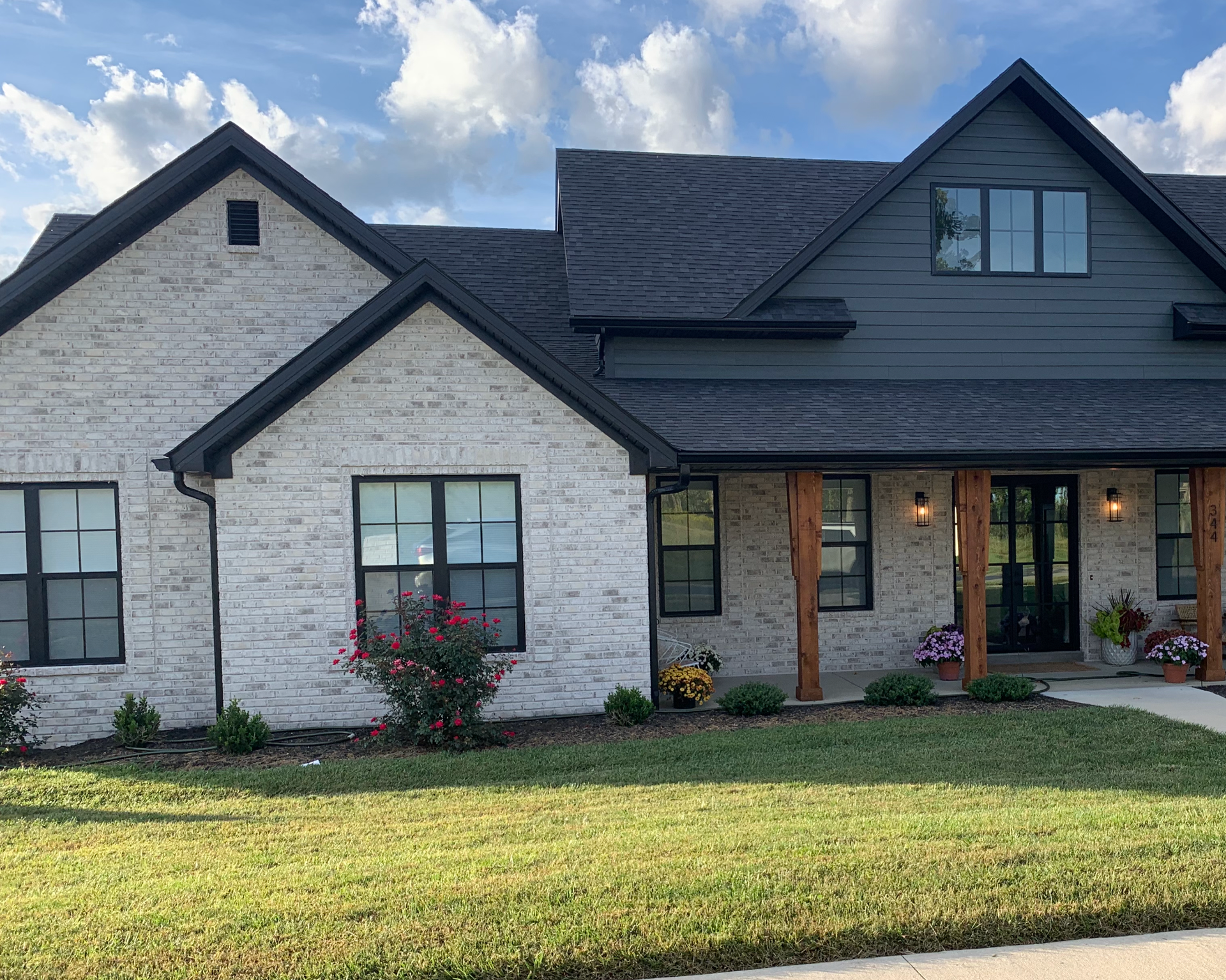 Rivera Queen with White Mortar