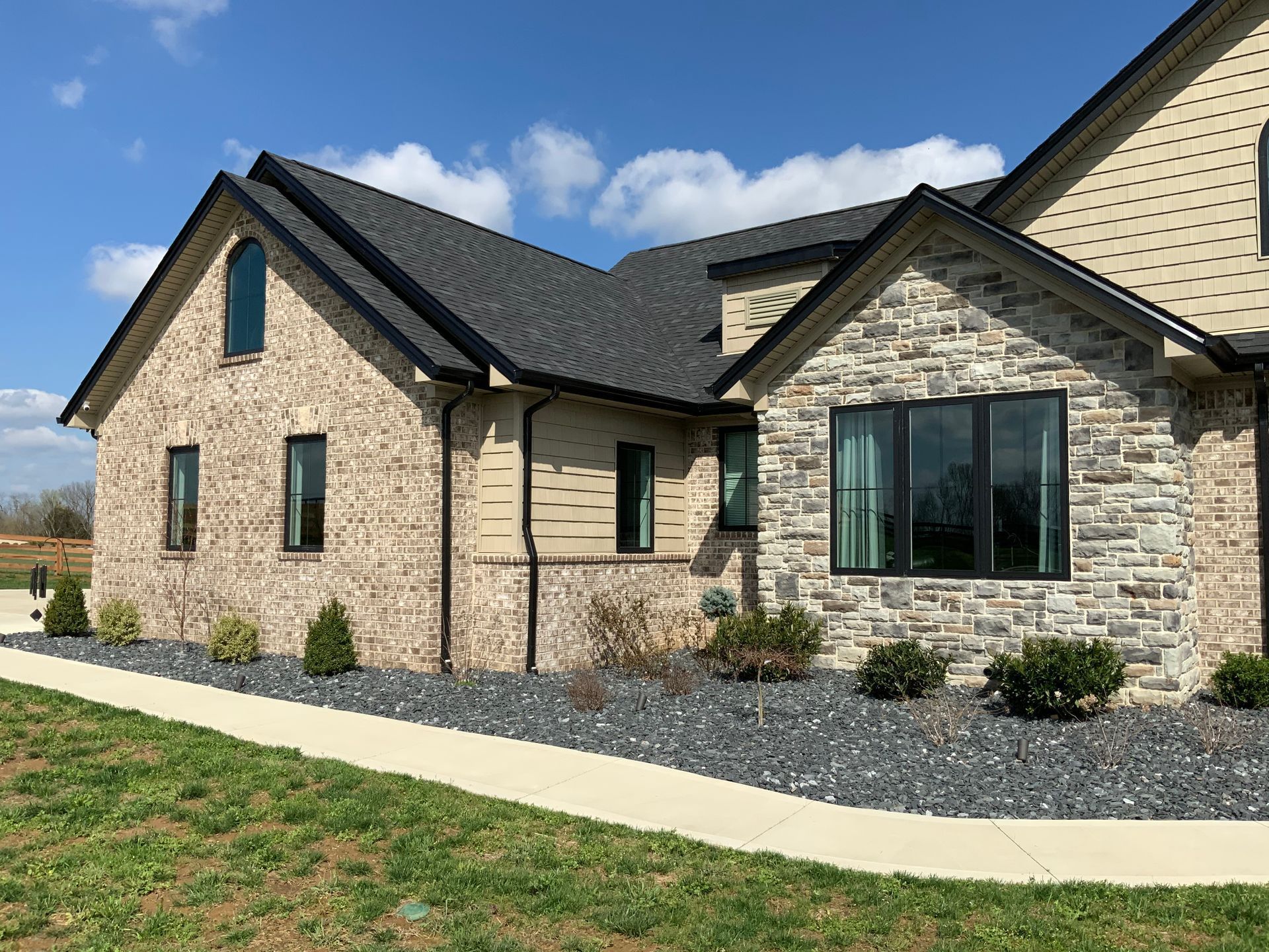 Wynnewood Queen with White Mortar and Elkwood Limestone
