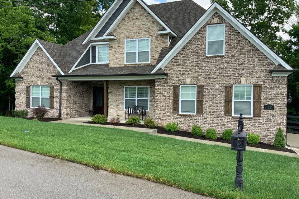 Wynnewood Queen with White Mortar 