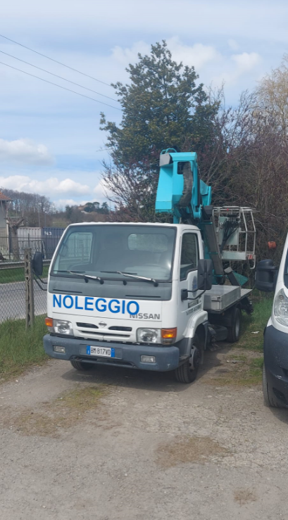 Presso officina Marchi a Chiusi Siena noleggio piattaforma aerea elevazione fino a 18 mt