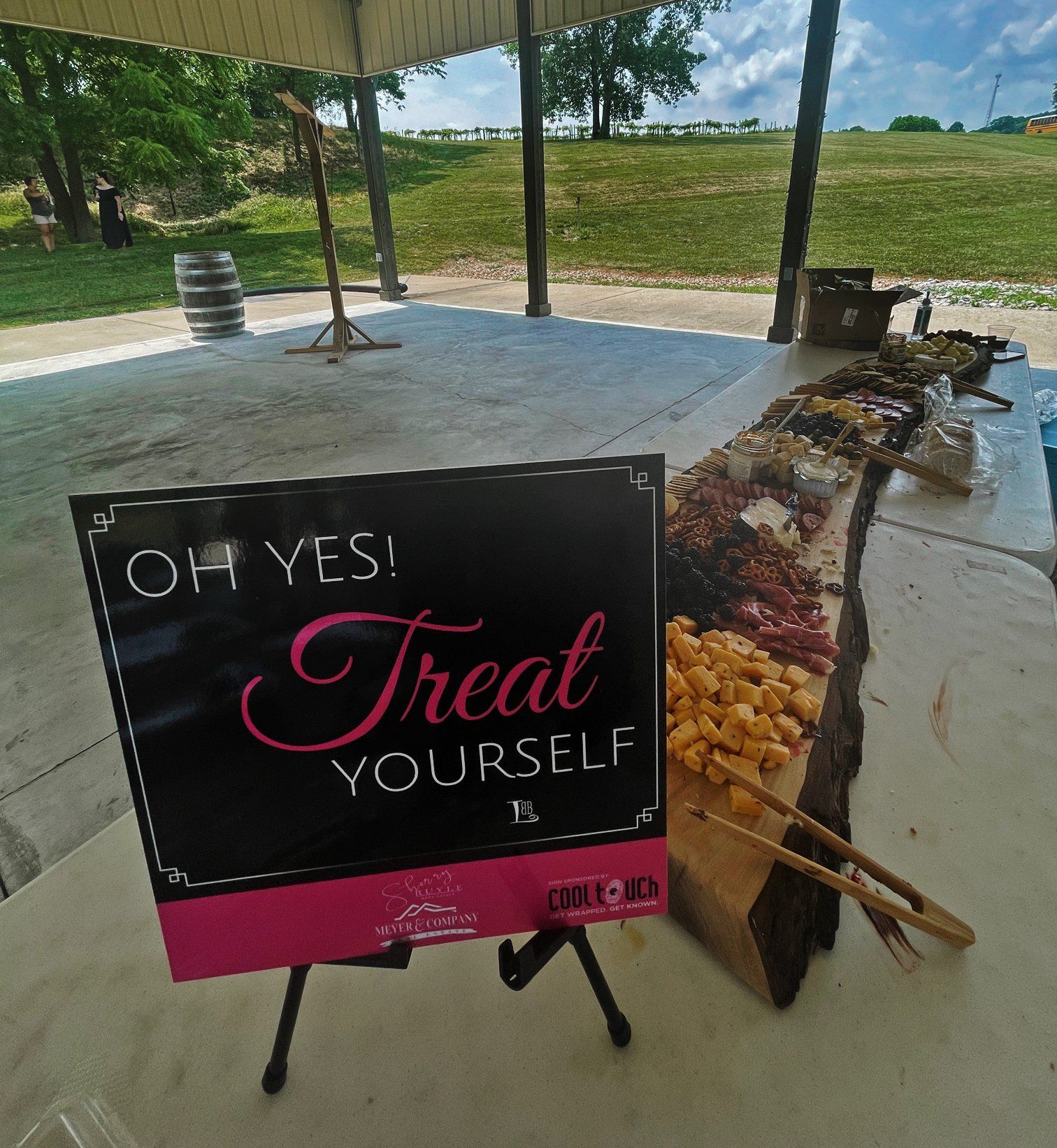 table top LBB easel signage