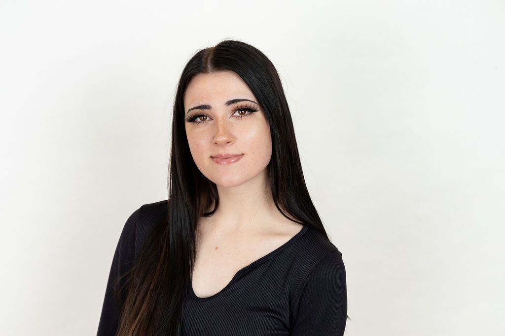 Employee Headshot Ava Zinn