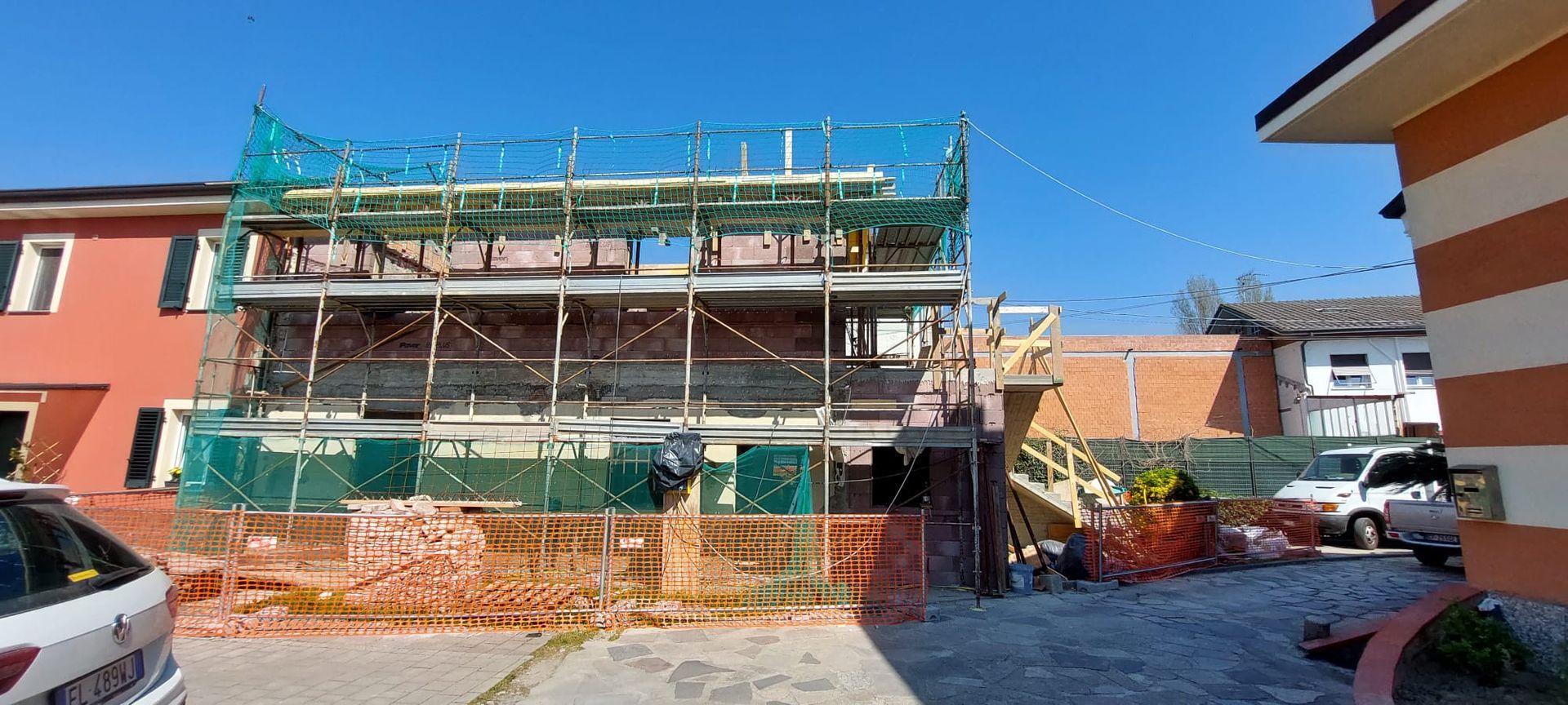 rifacimento bagni e stabile Ares