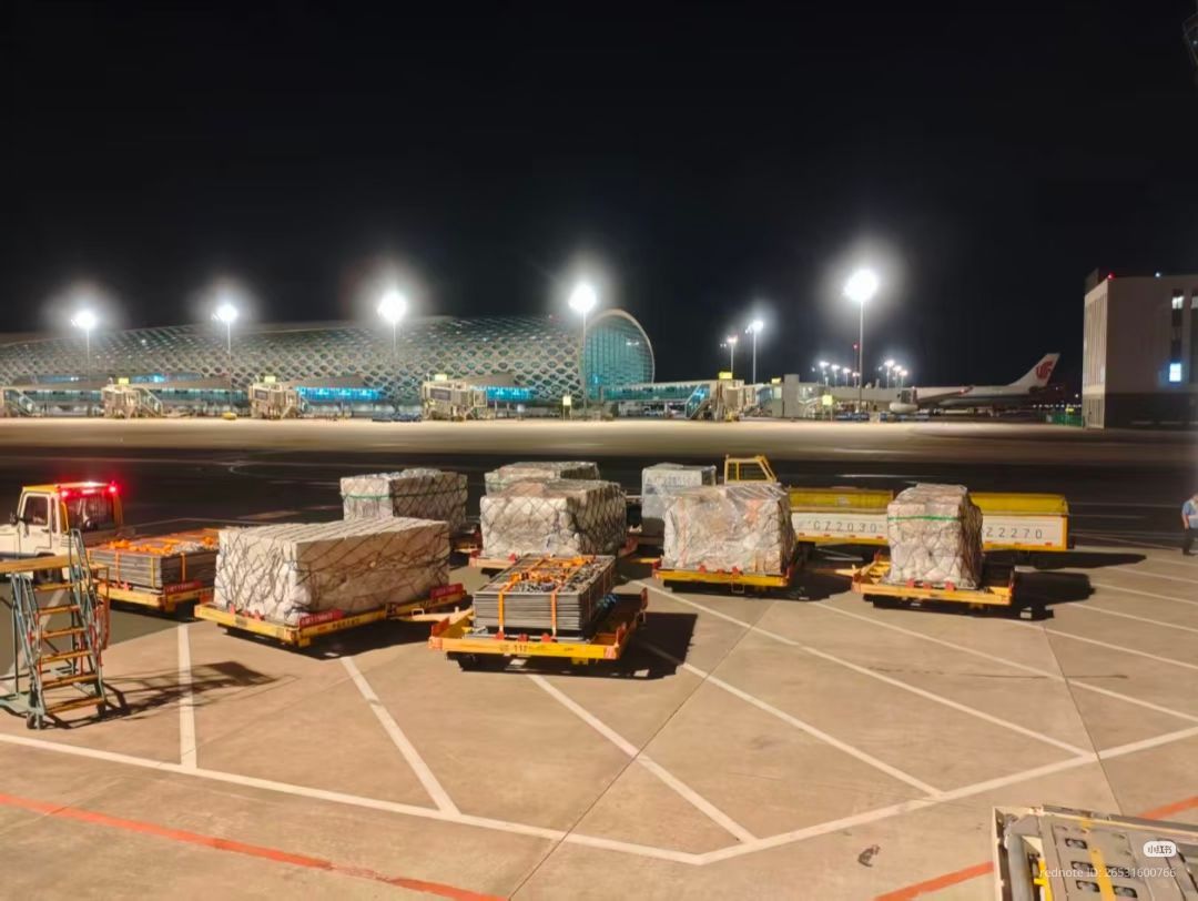 Choosing between air and sea freight depends on your business needs. Here’s a clear comparison.