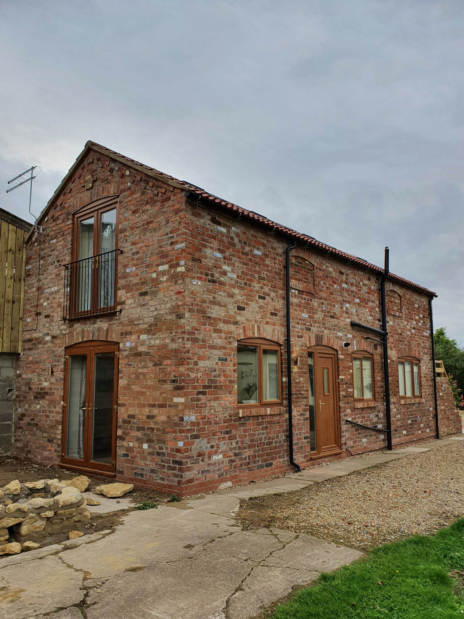 A large brick building with a lot of windows and a balcony.