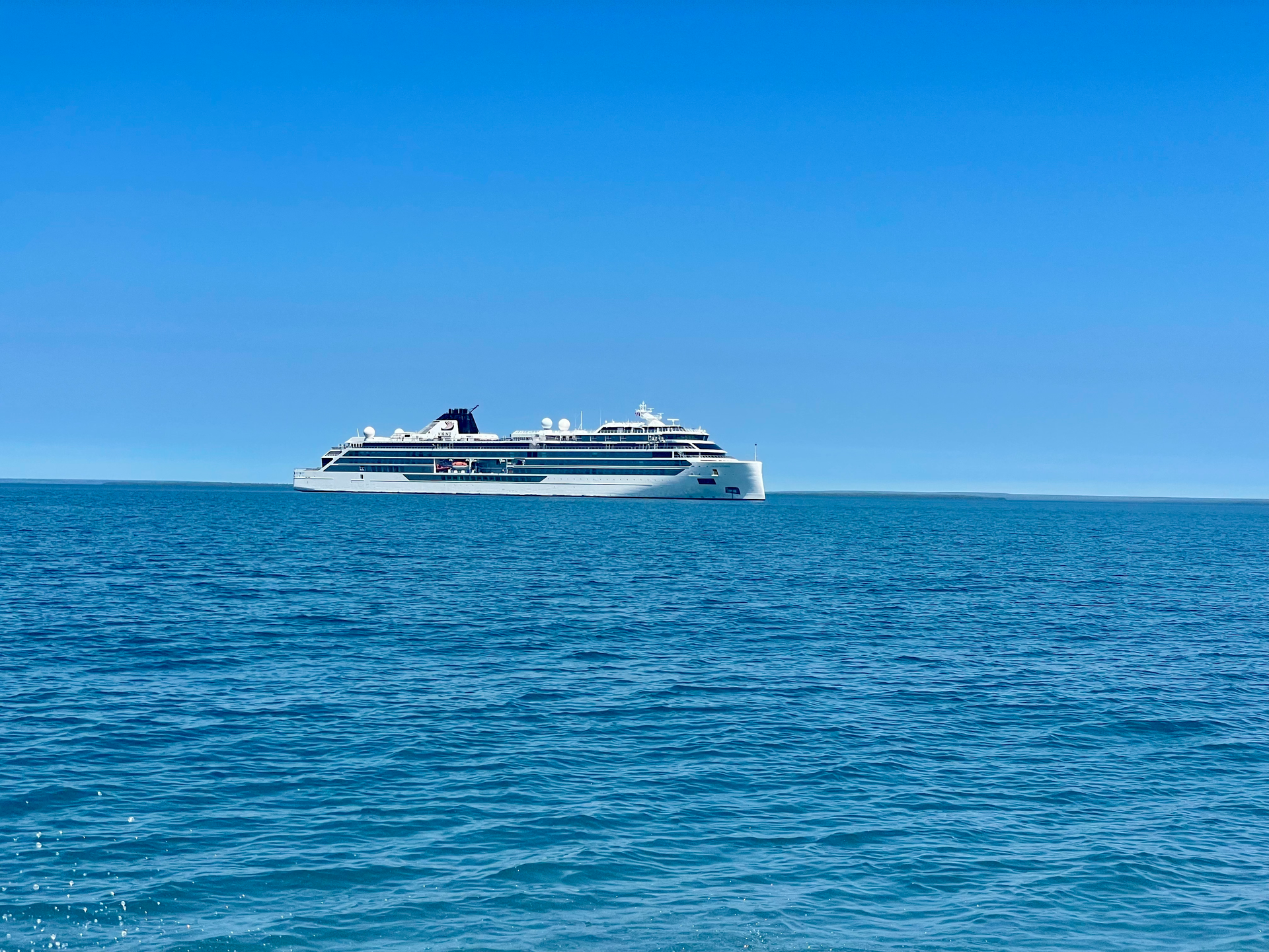A group of people are riding a speed boat on a lake.