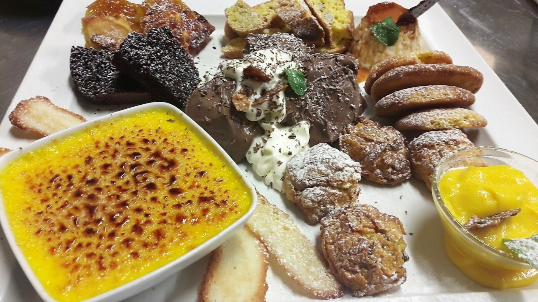 mix di dessert e pasticcini artigianali