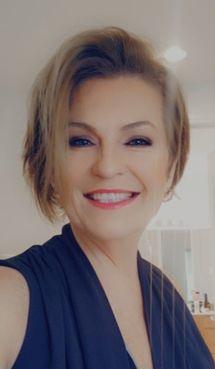 Photo of Laurie with link to her bio