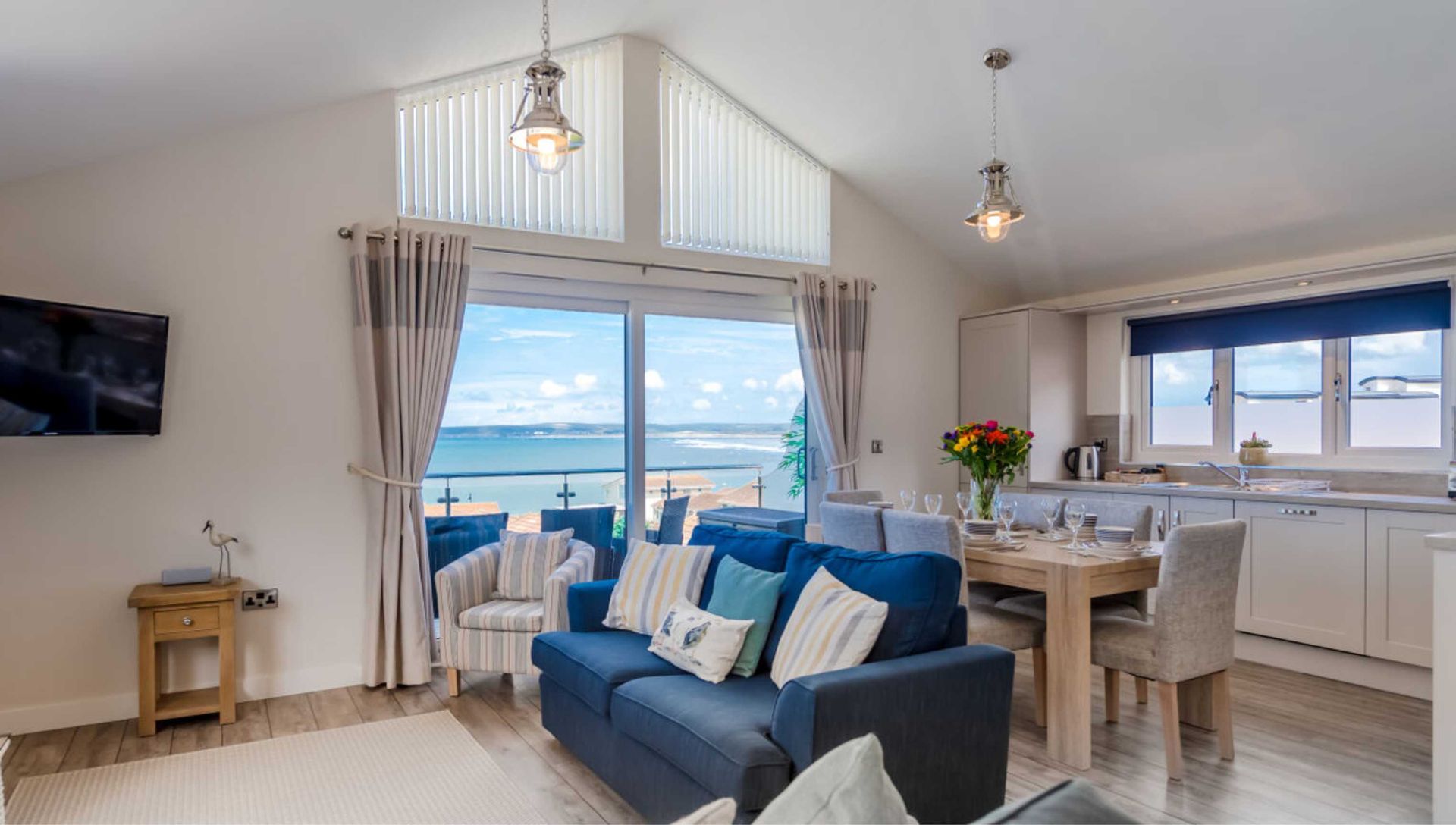 Beautiful accommodation in this UK holiday resort. Westward Ho! is perfect for a weekend, short trip, staycation or UK holiday by the sea. Perfect postion for the ocaen or village