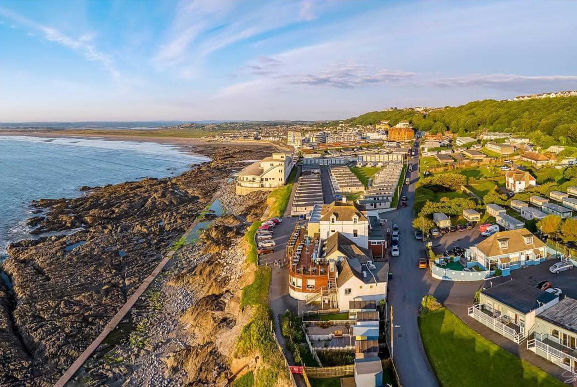 Wide open spaces with Kipling Tors behind the holiday park and the Atlantic ocean in front. This holiday resort in Westward Ho! Devon is a great UK destination for a holiday or quick trip to the coast