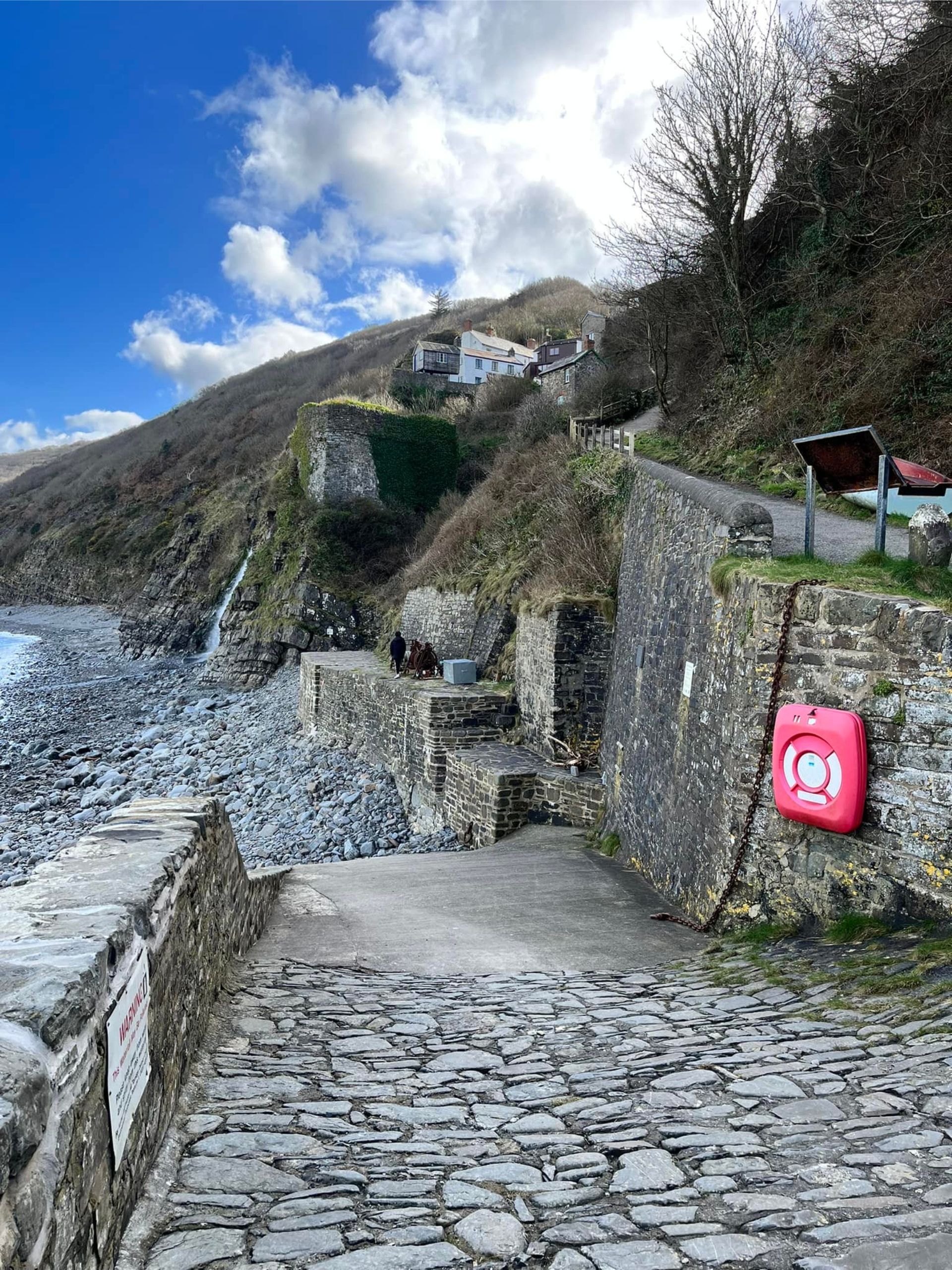 Through the village to this beautiful beach with its own waterfall. A paradise on the North Devon coast close to Westward Ho!