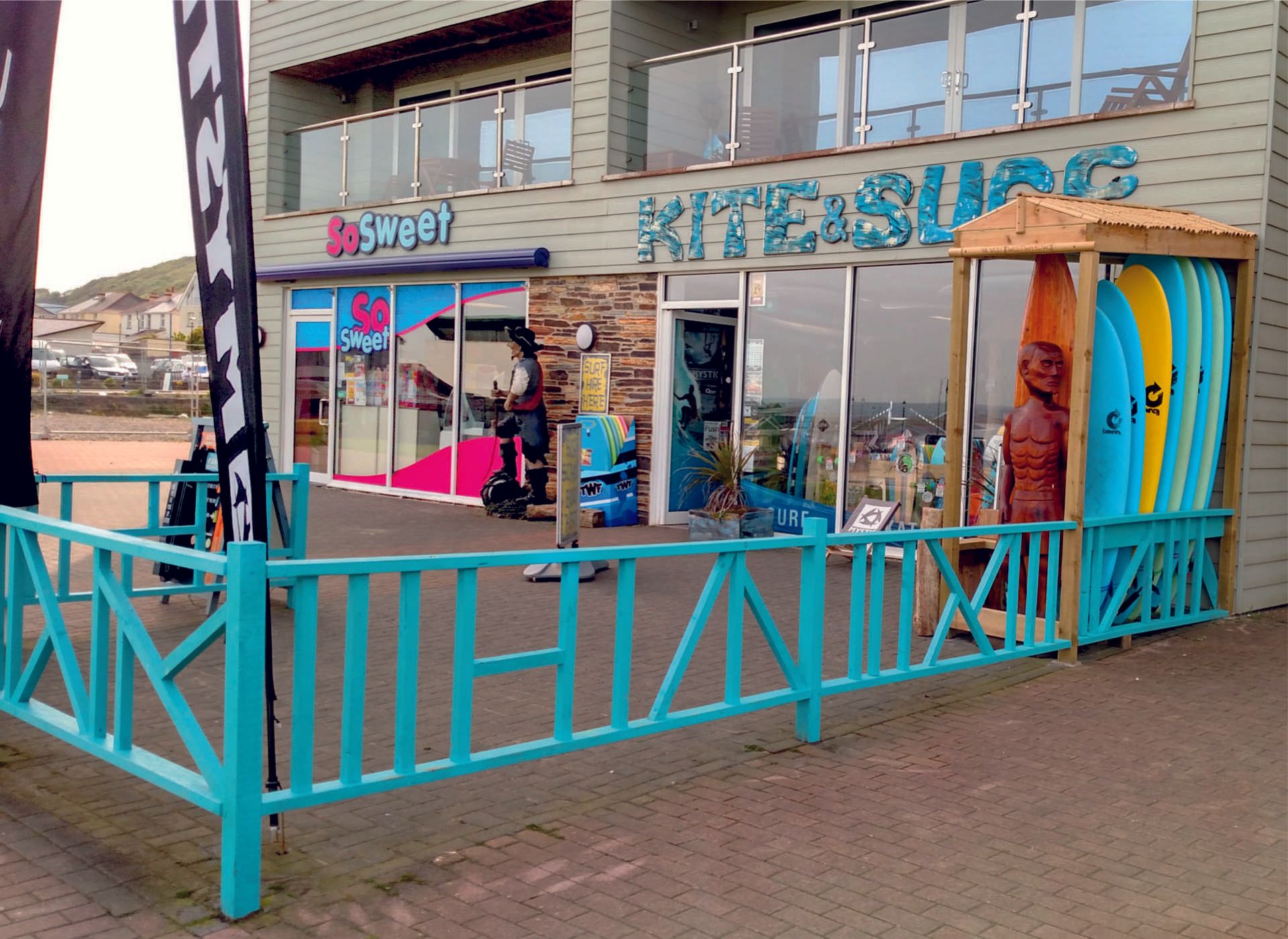 Kitemare-Surf and kite shop on the village green in Westward Ho!