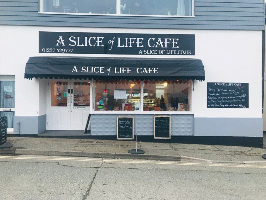 Slice of life cafe in Westward Ho! by the entrance to the beach