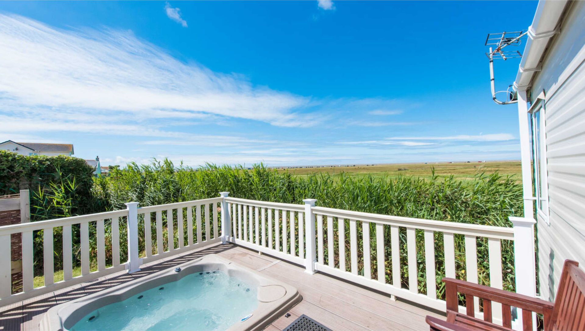 Luxuary lodges at Surfbay Holiday park in North Devon, some with hot tubs make for a perfect, relaxing weekend away, weeks holiday or short break. Take a staycation, stay in the UK and relax while spotting nature.