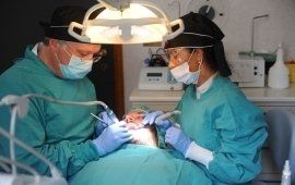 intervento di chirurgia dentale