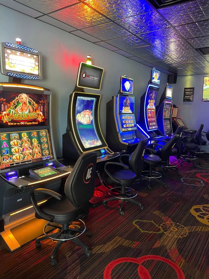 A room filled with lots of slot machines and chairs.