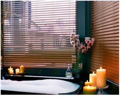 Love is Blinds St. Louis: A bathroom with a bathtub surrounded by candles and blinds