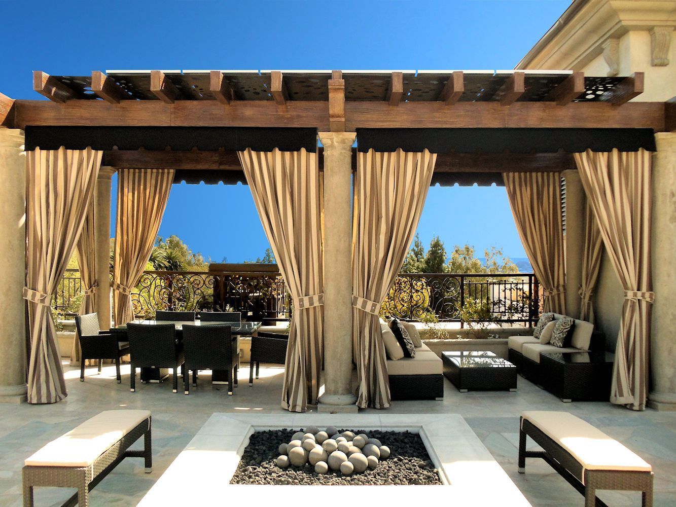 Outdoor Curtains & Drapes