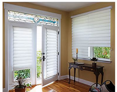 Love is Blinds St. Louis: A living room with a stained glass window and white dual shades.